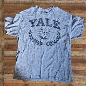 Yale University Gray Men's T-Shirt XL